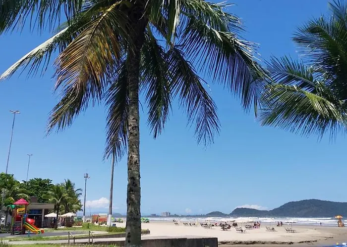 Casa De Praia Com Duas Piscinas E Garagem