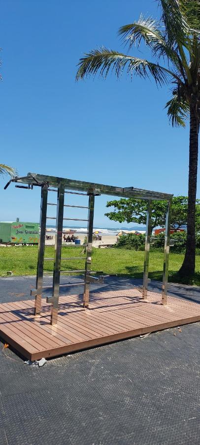 Casa De Com Duas Piscinas E Garagem