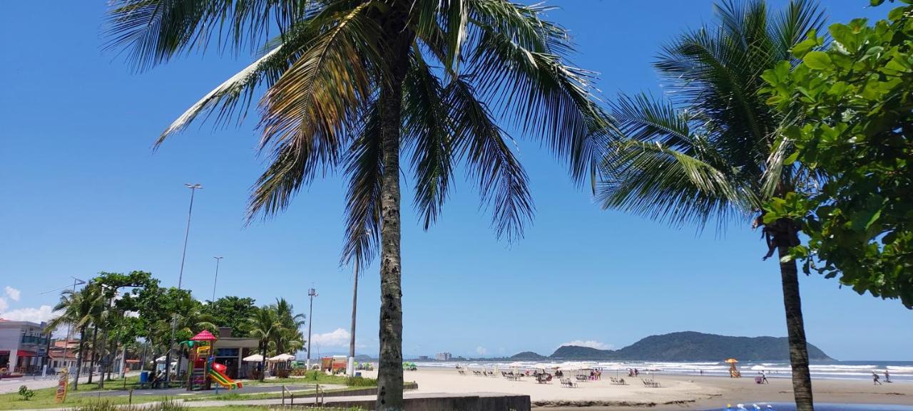 Casa de Férias Casa De Com Duas Piscinas E Garagem Bertioga