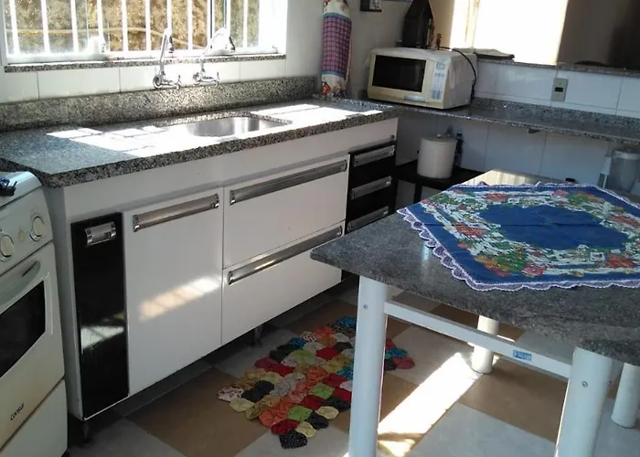 Casa De Praia Com Duas Piscinas E Garagem