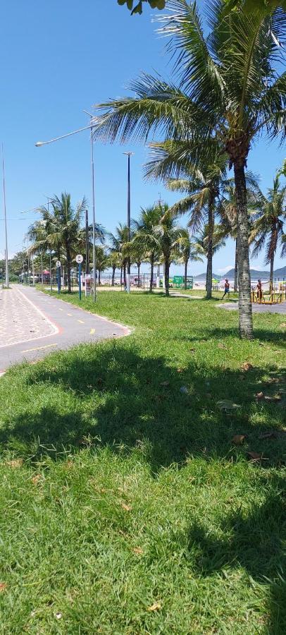 Casa De Com Duas Piscinas E Garagem