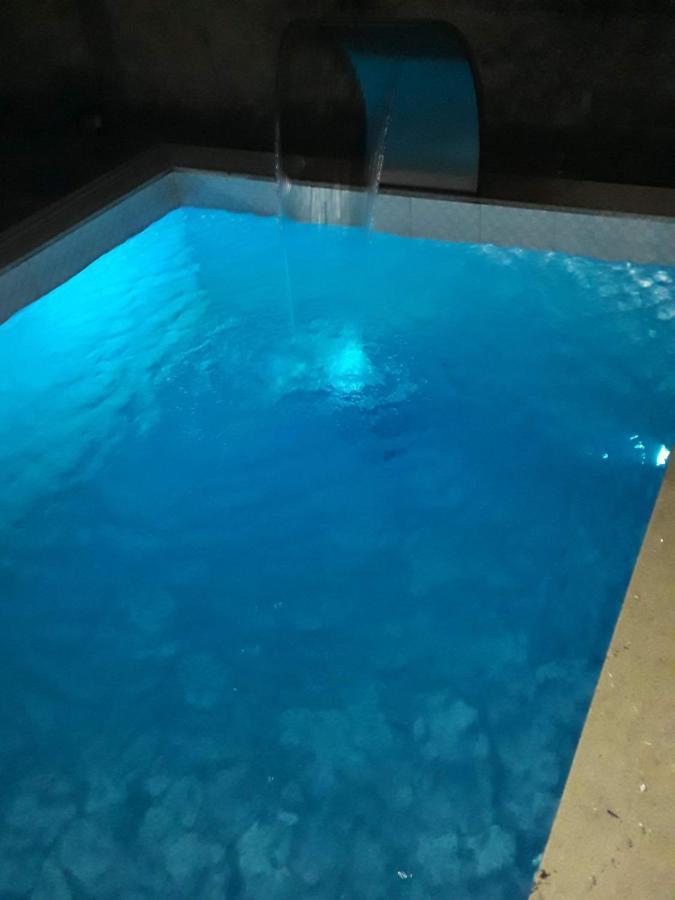Casa De Com Duas Piscinas E Garagem Holiday home *